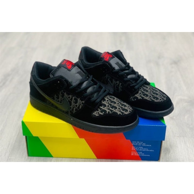 Кроссовки Nike Dunk SB Low X Dior "Triple Black" Кроссовки Nike Dunk SB Low X Dior "Triple Black"