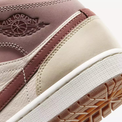 Кроссовки Nike Air Jordan 1 Mid SE "Dark Pony Smoky Mauve" Кроссовки Nike Air Jordan 1 Mid SE "Dark Pony Smoky Mauve"