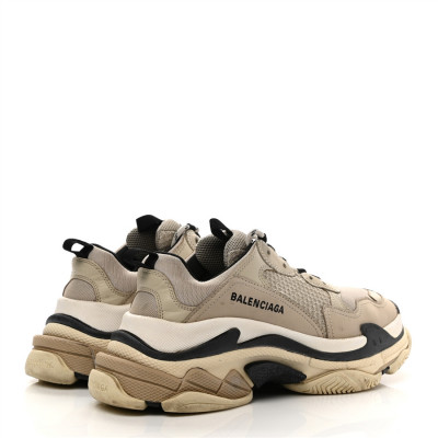 Кроссовки Balenciaga Triple S Vanilla Кроссовки Balenciaga Triple S Vanilla